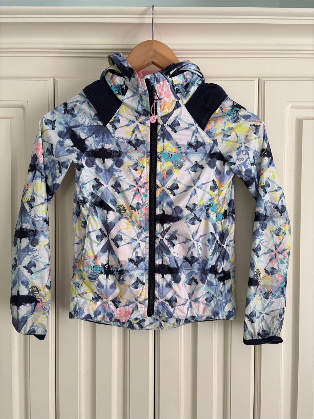 ivivva Lululemon Girls' Pink Hooded Colorful Zip Up Windbreaker Jacket‎ Size 6